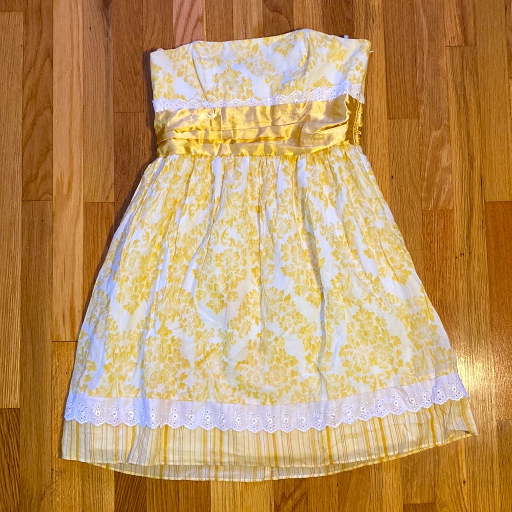 Sweet, feminine Charlotte Russe dress!